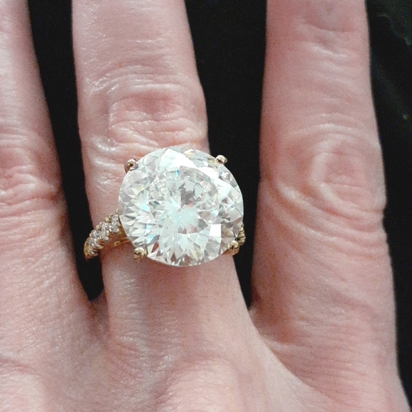10.50 CARAT MOISSANITE RING - Picture 6 of 13